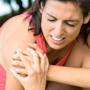 sports participation with shoulder injury pain